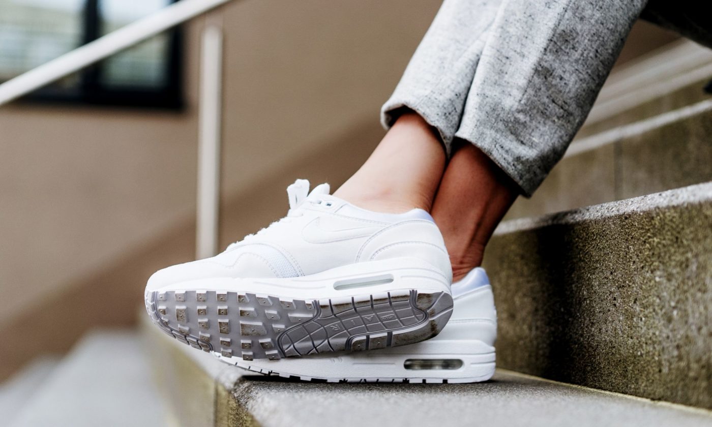 Air max one top triple white